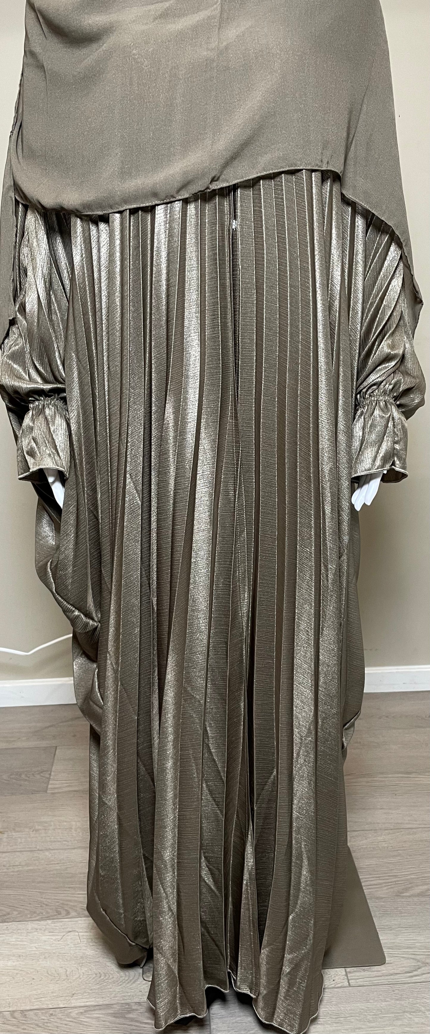 Basma Pleated Bisht