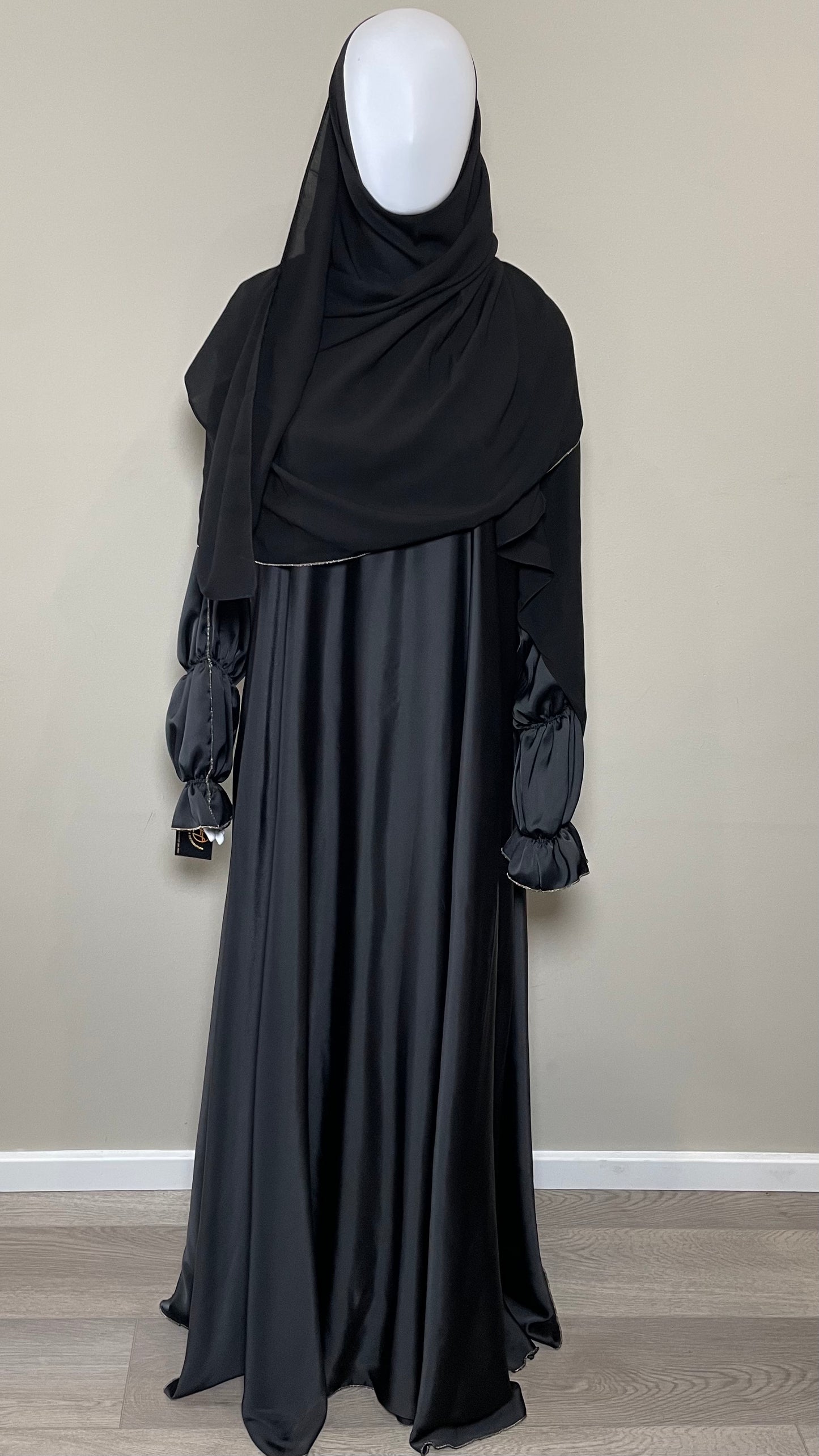 Amna Abaya