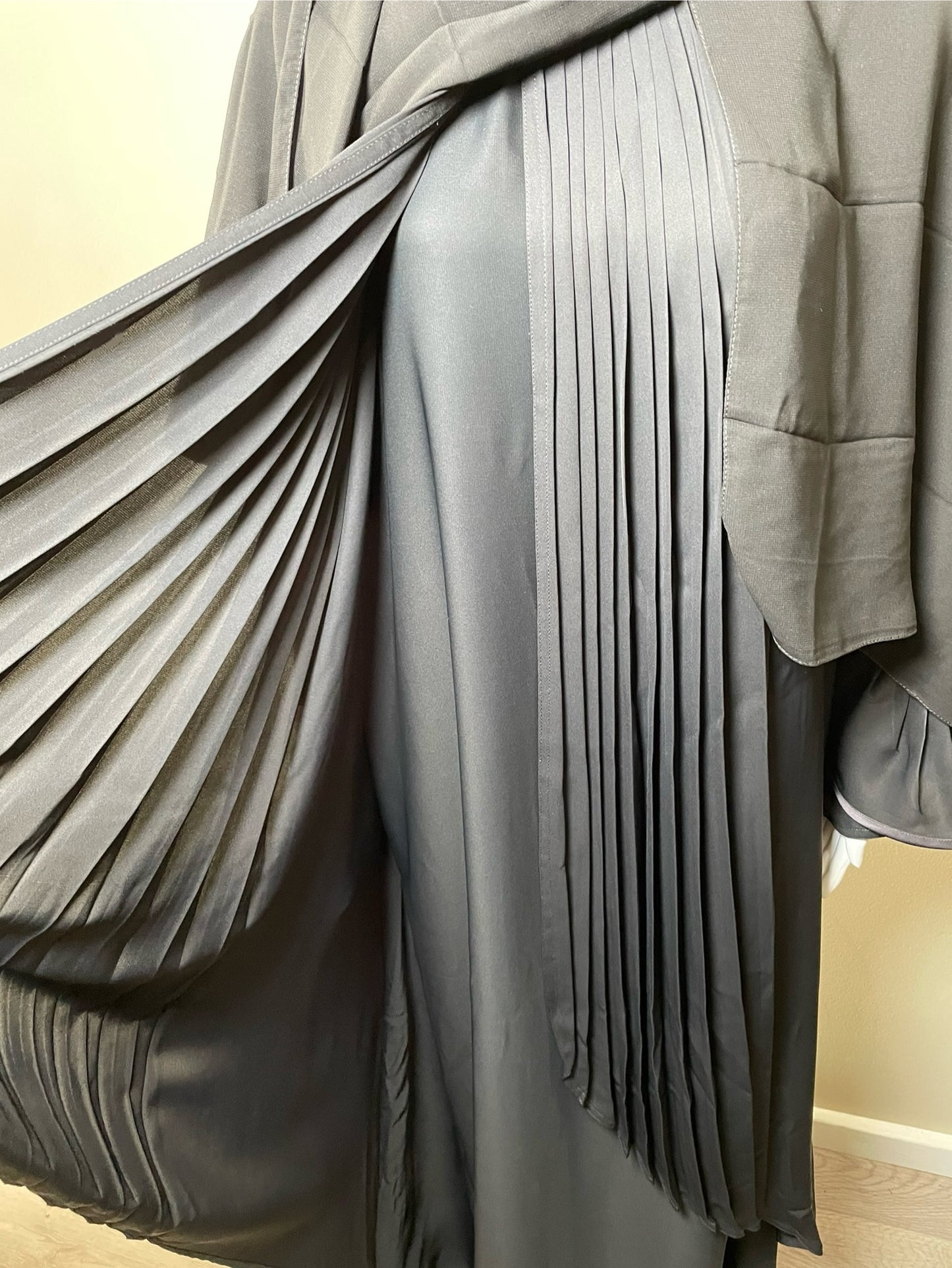 Sayf Abaya - Pleated Back