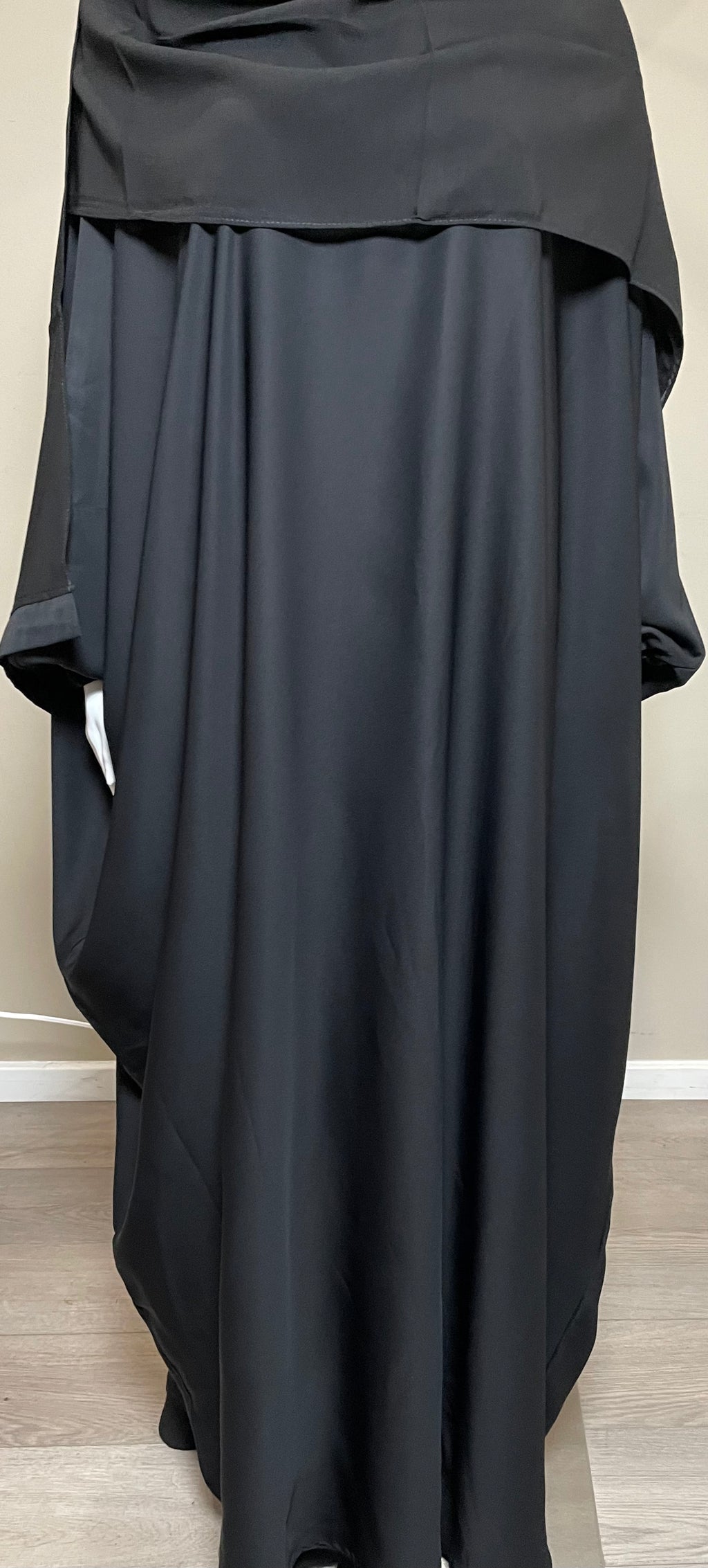 Saarah Bisht Abaya